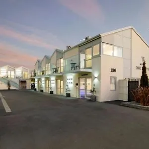 V 4* Christchurch
